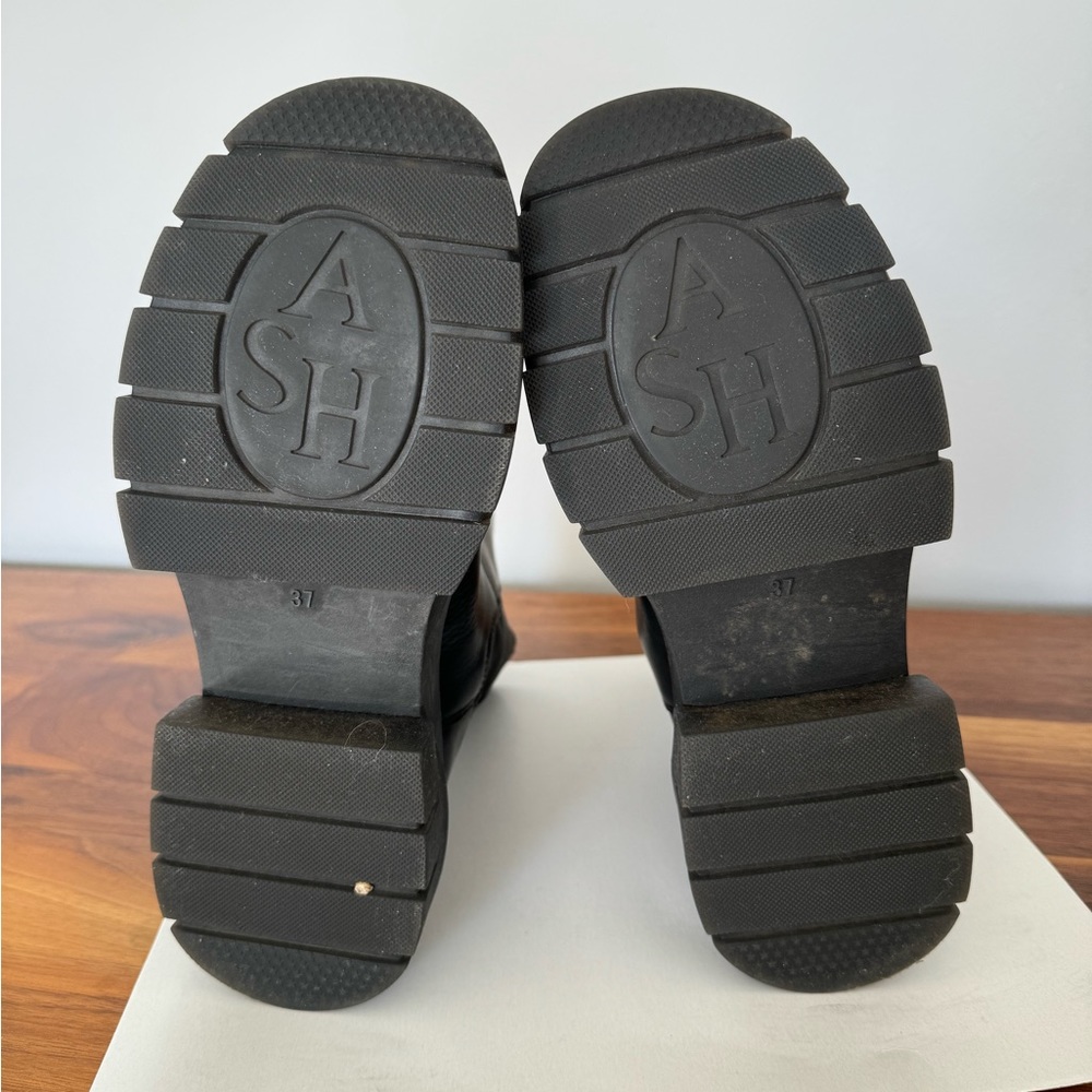 Women’s Mid Calf Chelsea Boots - Picture 2 of 9